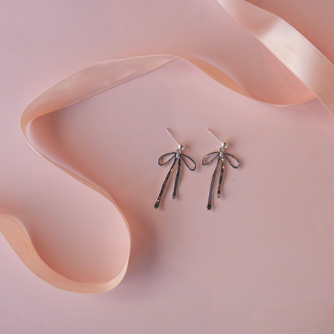 Boucles d'oreilles à tige avec nœud