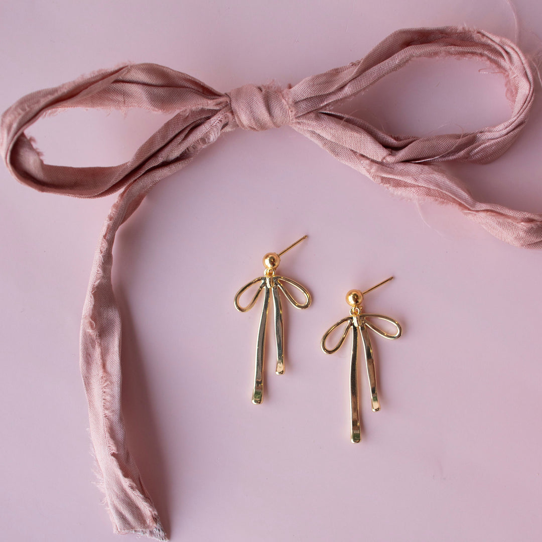 Boucles d'oreilles à tige avec nœud