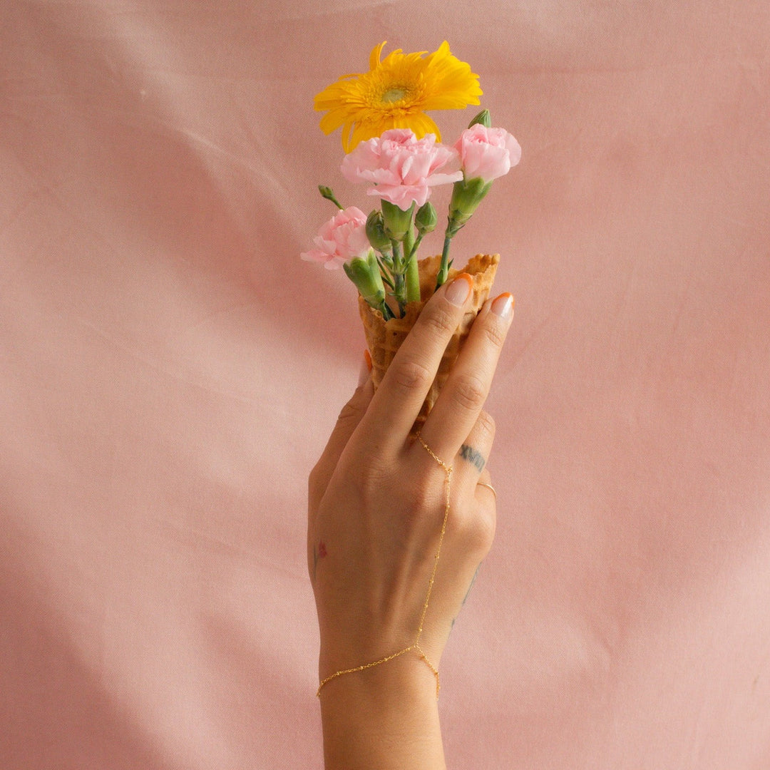 Chaîne de main perlée