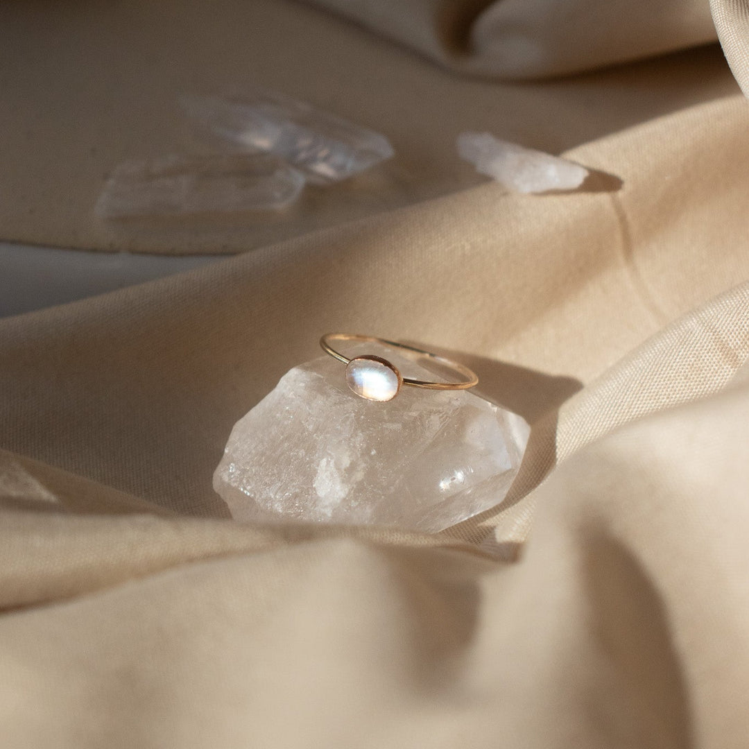 Anneau de pierres précieuses ovales