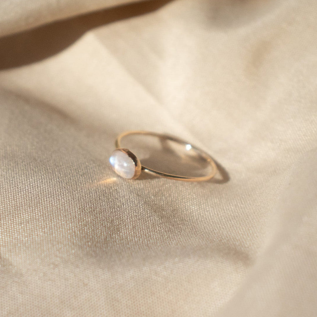 Anneau de pierres précieuses ovales