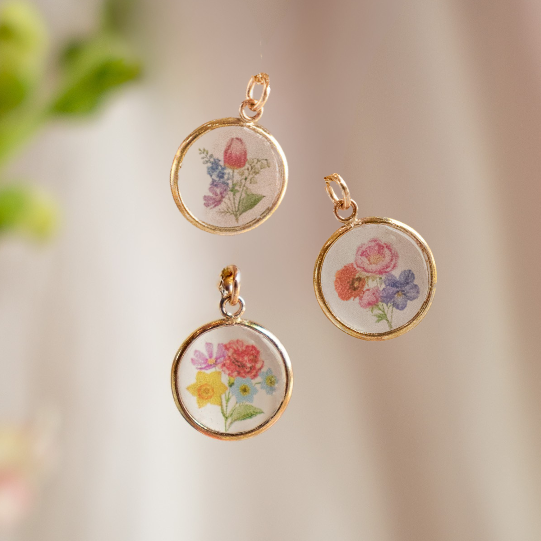 Family Birth Flower Bouquet Pendant