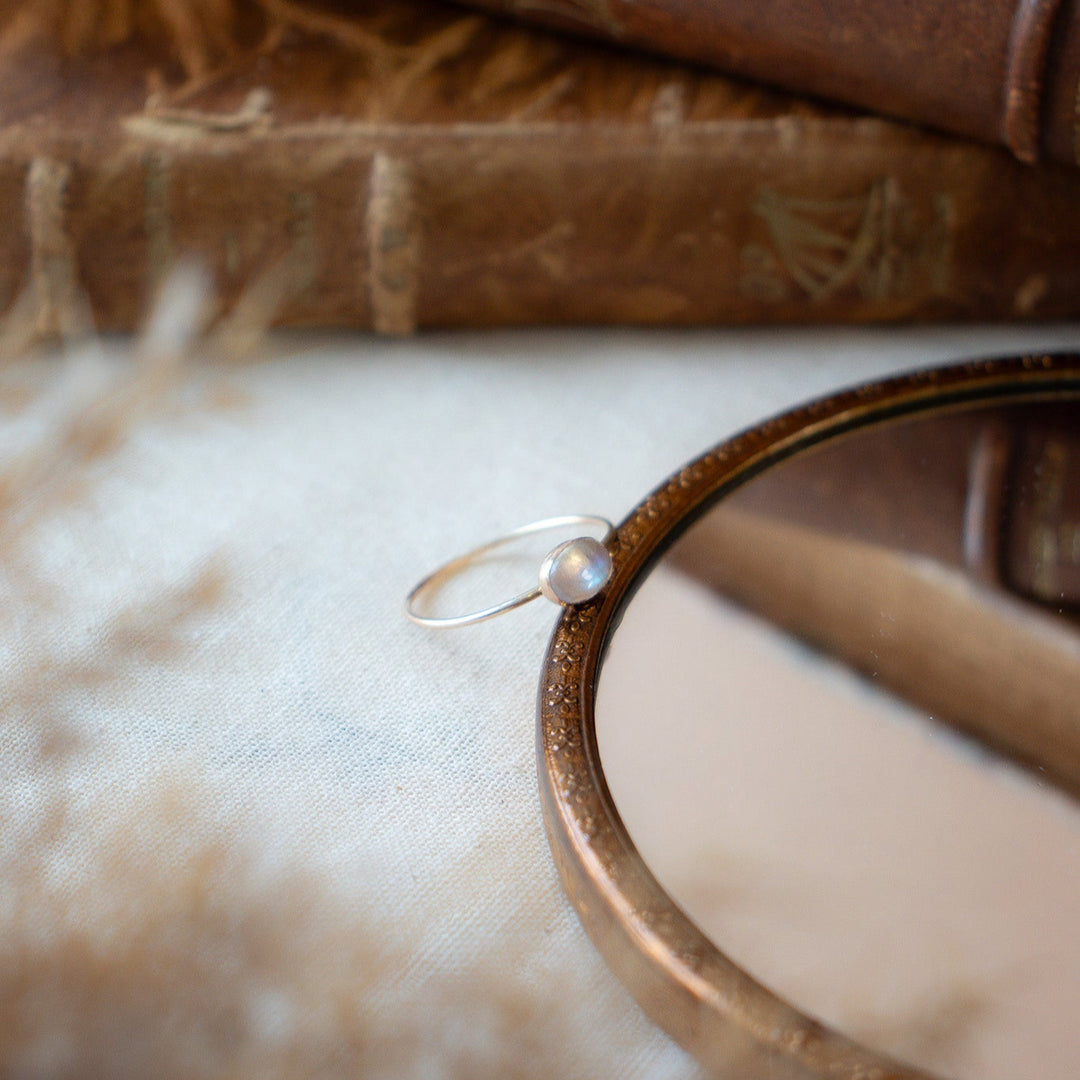 Anneau de pierres précieuses ovales