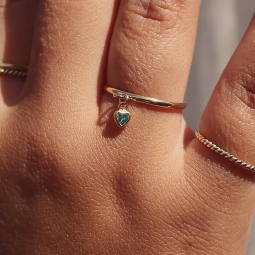 Bague en or avec pierre de naissance