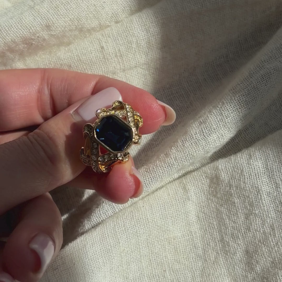 Vintage Elizabeth Taylor Avon Sparkle Kiss Blue Sapphire Ring