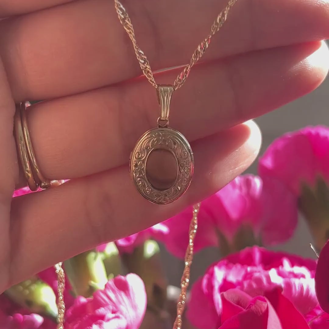 Filigree Frame Oval Locket
