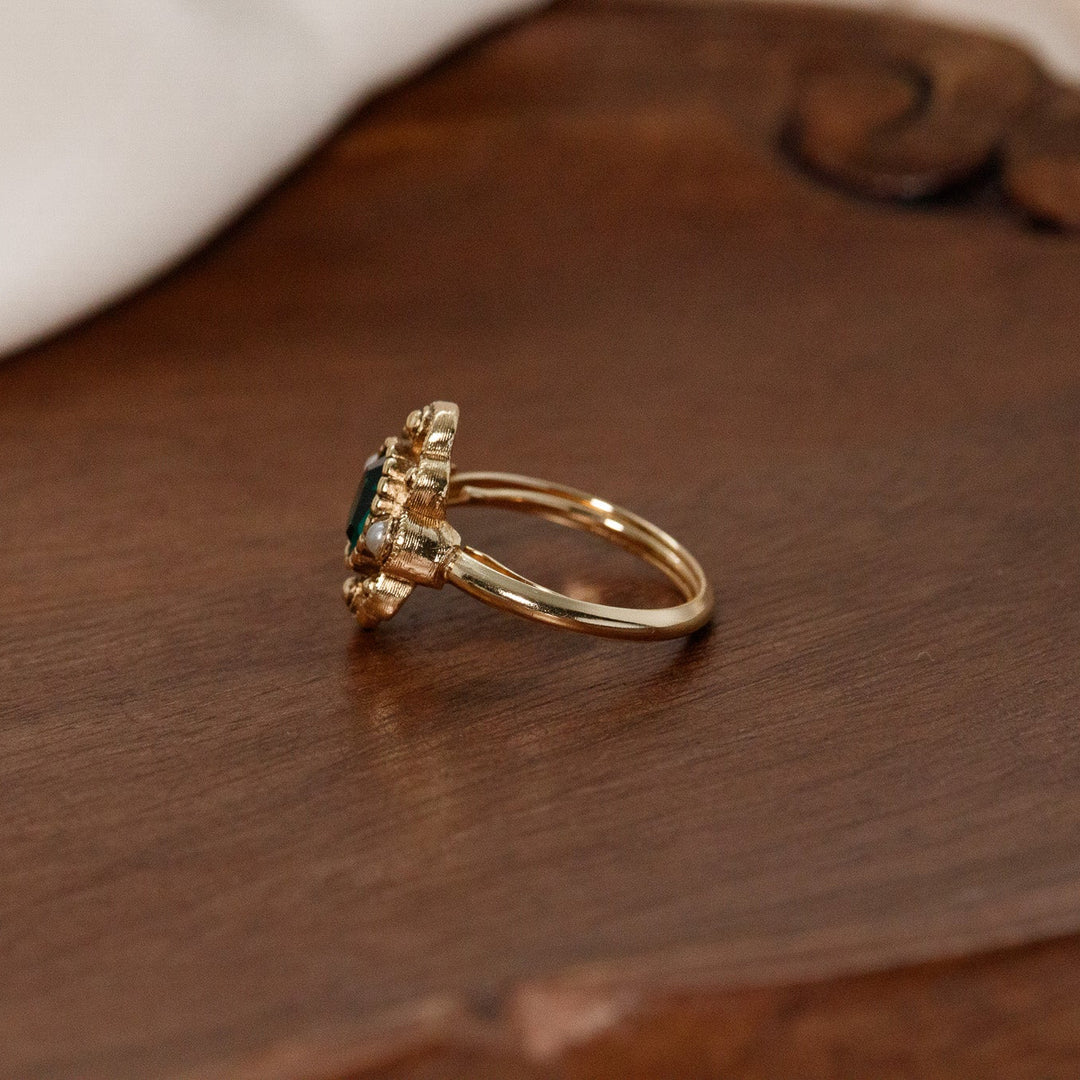 Vintage Avon Versailles Faux Emerald & Pearl Ring