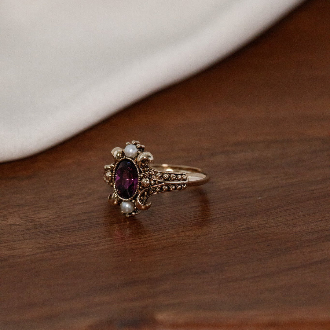 Vintage Avon Queensbury Faux Amethyst & Pearl Ring