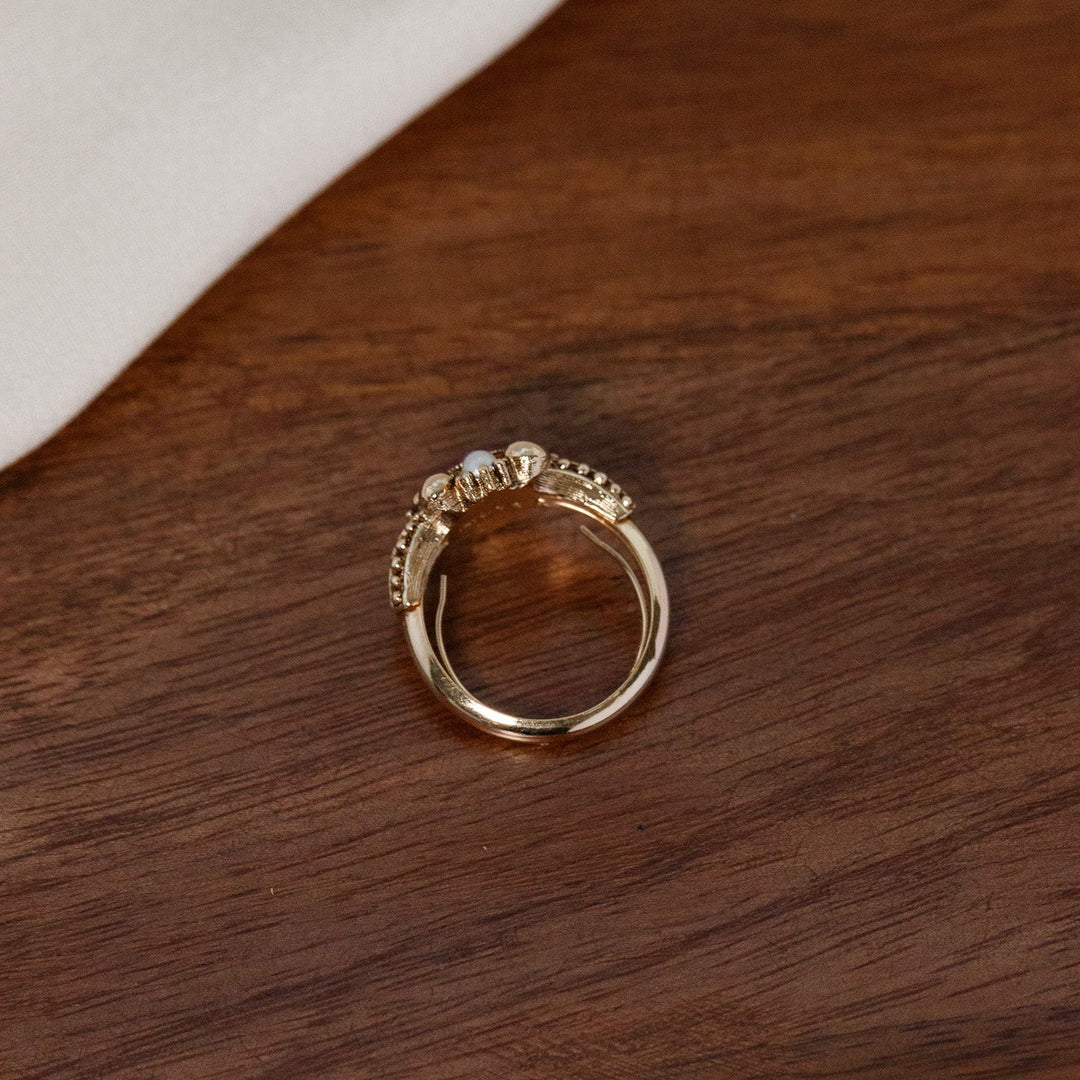 Vintage Avon Queensbury Faux Amethyst & Pearl Ring
