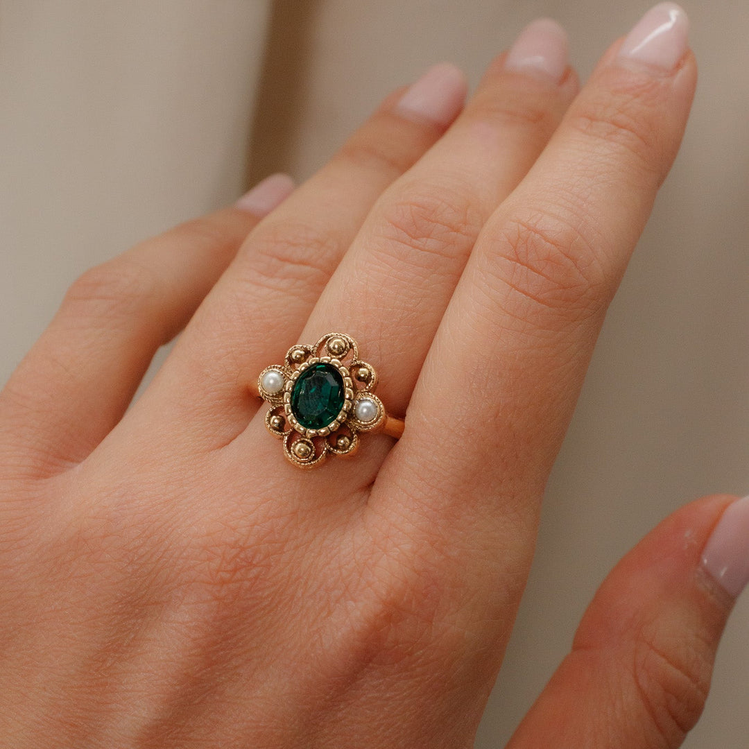 Vintage Avon Versailles Faux Emerald & Pearl Ring
