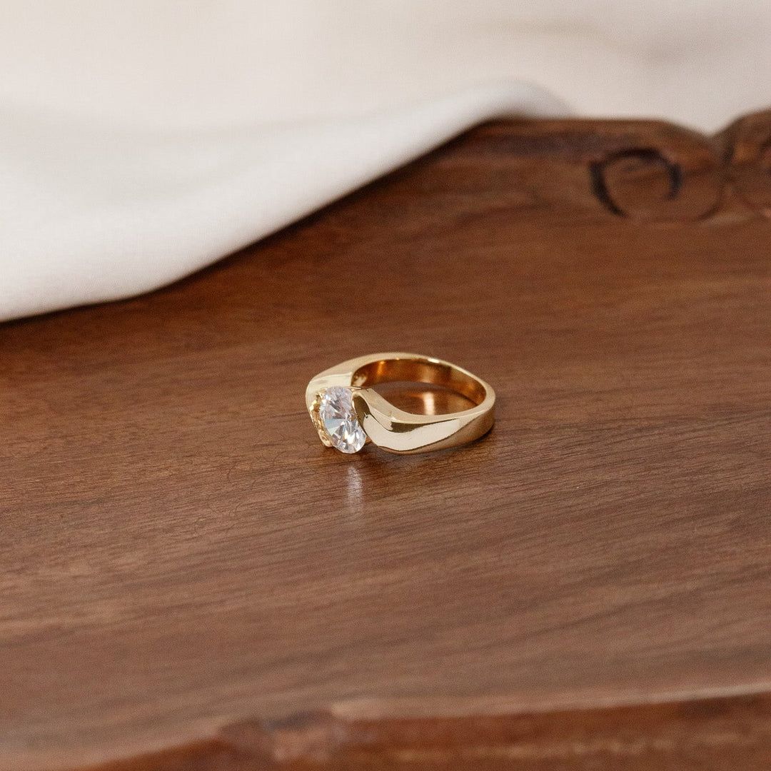 Vintage Avon Solitaire Ring