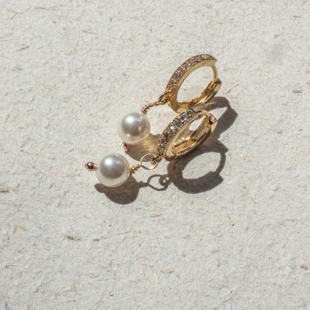 Boucles d'oreilles créoles de perles de mariée